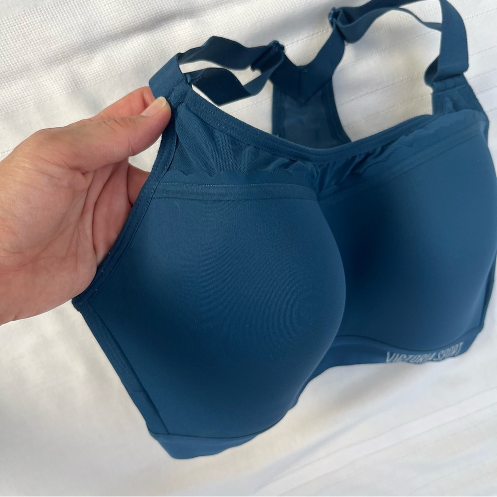 Victoria’s Secret Sports Bra Incredible Lightweight Max 32DD W Scalloped Trim - Picture 2 of 5